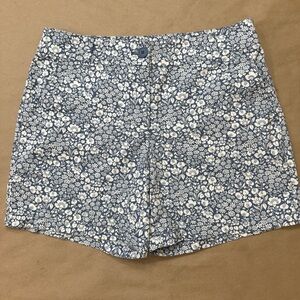 LOFT Perwinkle blue and Cream Floral 6” Shorts Size 6